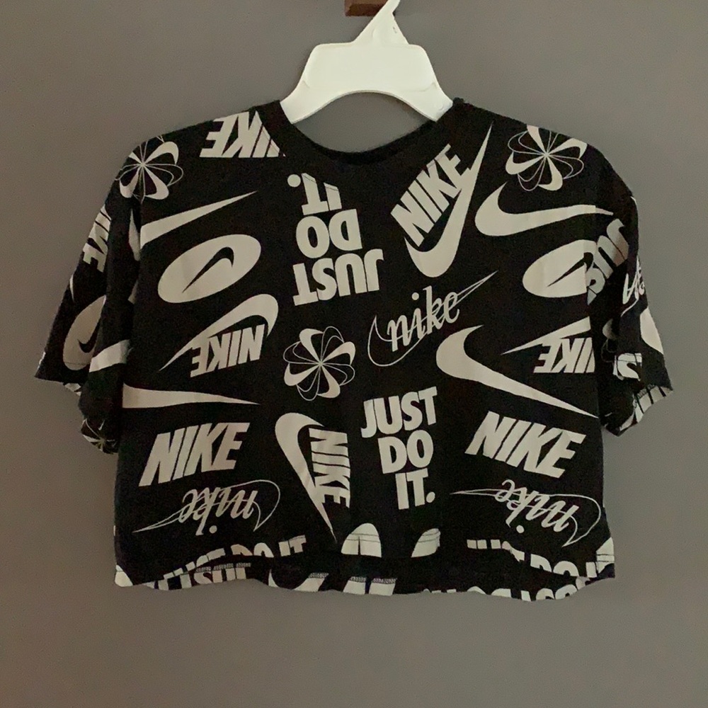 Nike Women’s Crop Top